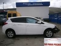 toyota-auris-hybrid-2015-4275139